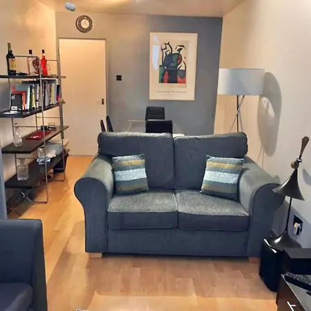 Entire 2 Bedroom House In Hackney London Exterior photo