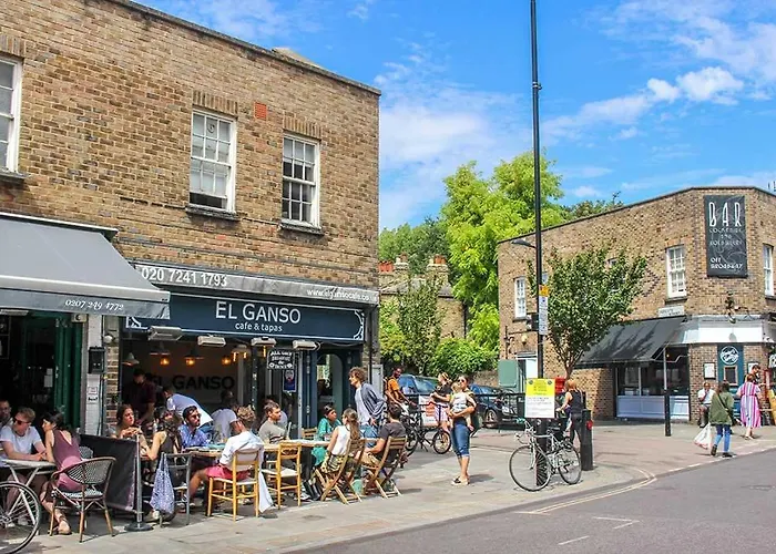 Entire 2 Bedroom House In Hackney