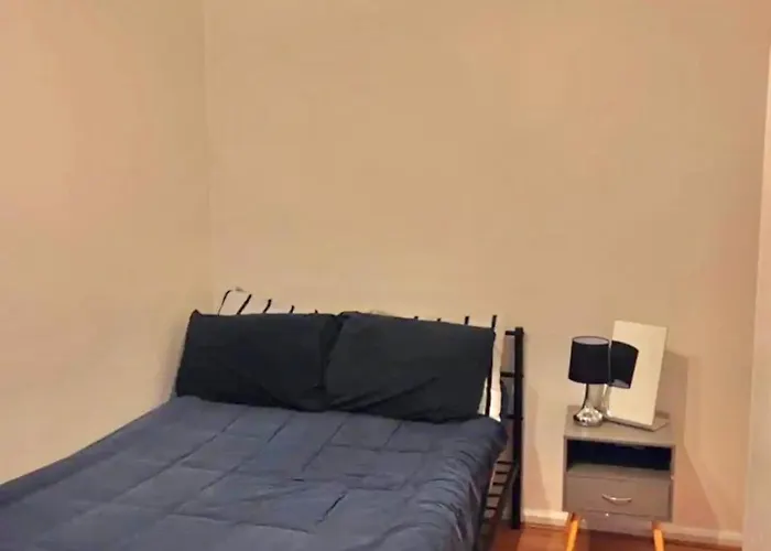 Entire 2 Bedroom House In Hackney